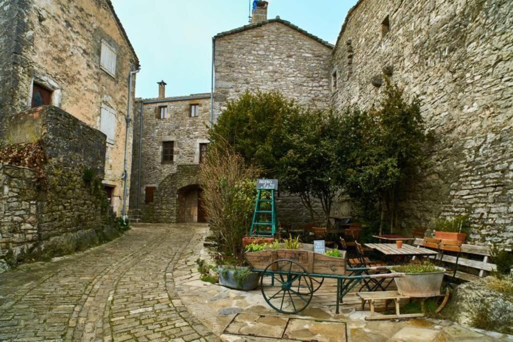 T 2 Dans Village Vacances 3 *** A Saint Geniez 2 Piscines Chauffee Pierrefiche  Экстерьер фото